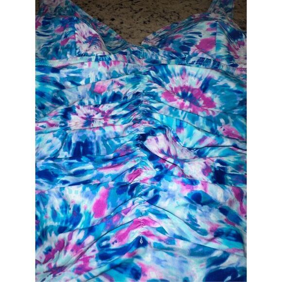 COCO REEF Contours Solitare V-Neck Underwire Tummy-Control One-Piece Swimsuit - Picture 5 of 9